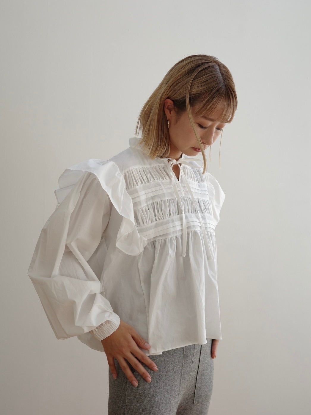 frill ribbon blouse