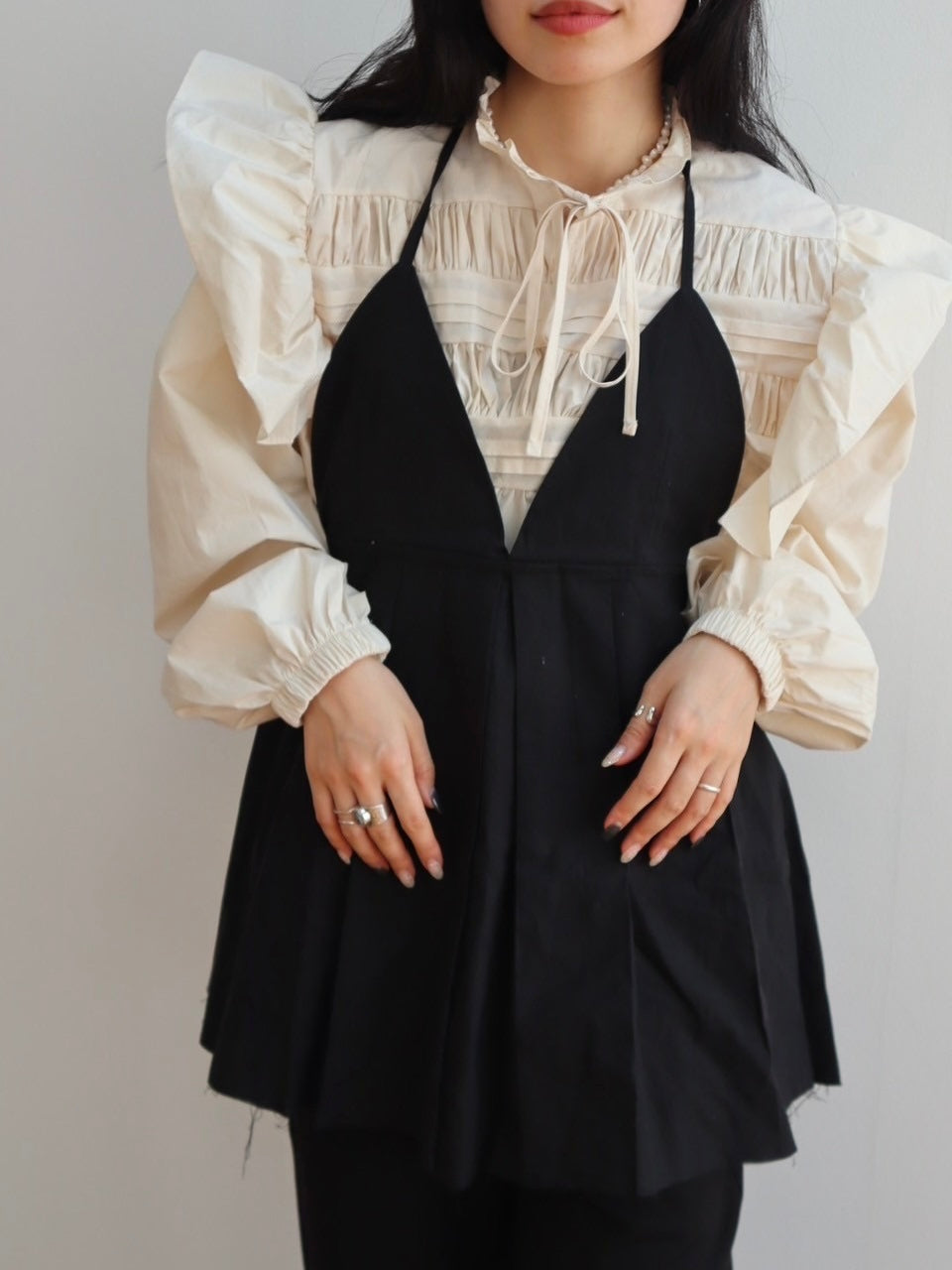 frill ribbon blouse